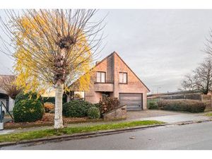 Villa met 6 kamers  garage  44 zonnepanelen  en veel ruimte op 810 m²