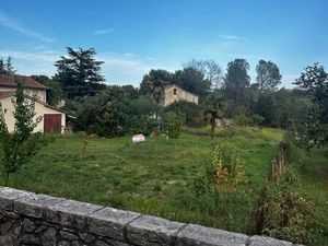 Terrain constructible 1500m2 avec Mazet