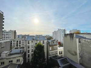 Beau studio sans vis-à-vis