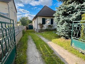 Maison rénovée avec charme  jardin et dépendances