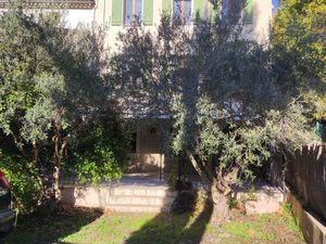 Flayosc  jolie maison de ville de 203 m2 habitable avec jardin