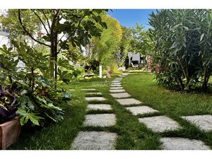 La Genette - Maison de Plain-pied avec quadruple garage et appartement T3