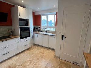 F3 hyper centre  au pied du château