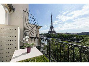 Studio meublé avec terrasse  ascenseur et concierge