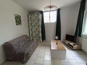 Studio rénové meublé 25 m² Laon Ville haute  Plateau