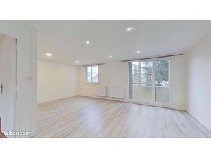 T3 non meublé parilly très bien placé