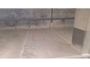 Place de parking en sous-sol