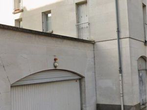 Garage 15 mètres carrés et parking 14 mètres carrés a louer