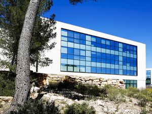 Location Local Professionnel 145m²