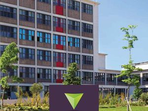 Location Local Professionnel 1 079m²