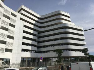 Location Local Professionnel 2 147m²