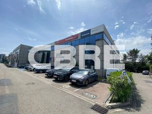 Location Local Professionnel 168m²