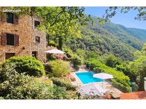 Mas avec vues panoramiques et gîtes