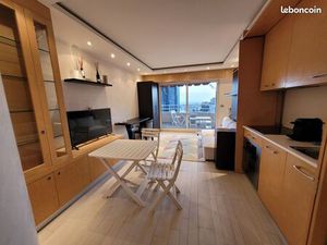 Studio avec balcon  garage et piscine