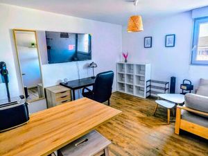 Studio meublé avec parking: métro Saint-Cyprien rénové charges comprises