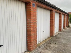 Garage à louer plein centre Steenvoorde