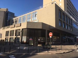 Location Local Professionnel 822m²