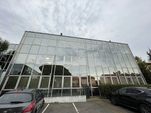 Location Local Professionnel 212m²