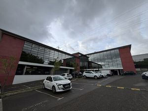 Location Local Professionnel 400m²