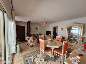 Agréable T3 bien exposé   rénové  premier étage avec terrasse couverte