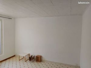 Grand studio proche métro Hoche