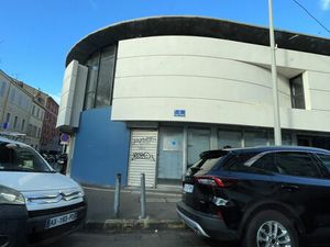 Location Local Professionnel 151m²