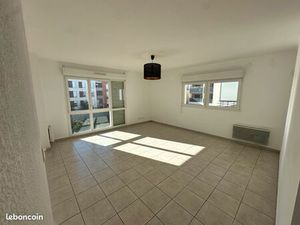 EXCLUSIF MEYZIEU GARE – T2 RARE 70 25 m² – DERNIER ÉTAGE AVEC TERRASSE ET GARAGE