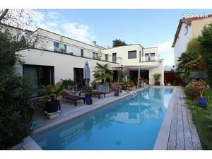 Maison 7 pièces 275 m²