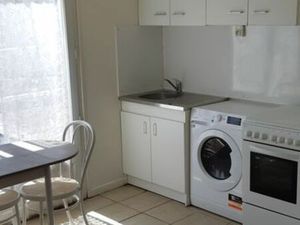 Studio tout équipé calme avec parking / possibilité garage moto ou cave proche roissy