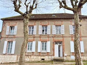 Maison T7 près de FONTAINEBLEAU à vendre
