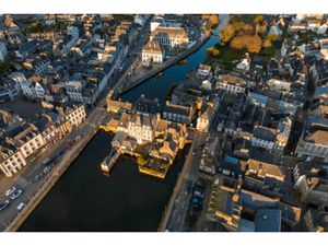 Immeuble à vendre LANDERNEAU 14 pièce(s) 251m2 437 000€