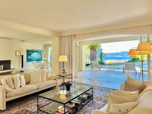Villa Super Cannes 5 pièces 230 m2  1660m2 de terrain avec piscine et pleine vue mer 180°