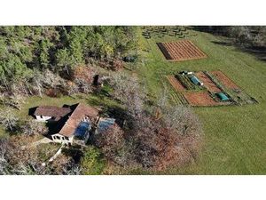 Uiitzonderlijk huis in de Périgord Noir/ Dordogne  Dit charmante karakteristieke pand...