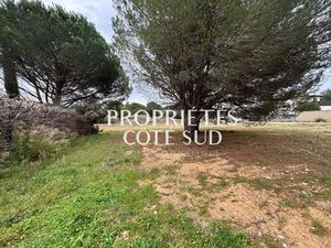 Tavel Terrain constructible de 835 m²