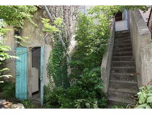 Châteaurenard Maison de ville 5 pièces à rénover avec cour et atelier