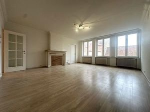 Ruim appartement met grote raampartijen in centrum Brugge!