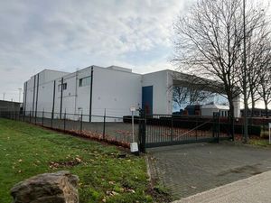 +/- 1790m² bedrijfsgebouw