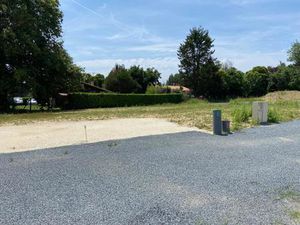 Terrain à bâtir à Saint-Yzan-de-Soudiac (33920)