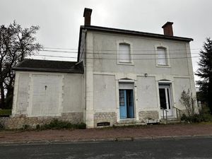 Ancienne gare à rénover - SAVIGNE SUR LATHAN