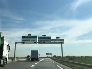 OPPORTUNITÉ EXCEPTIONNELLE : 8 031 m² d'entrepôts logistiques divisibles à louer - À 8 km 