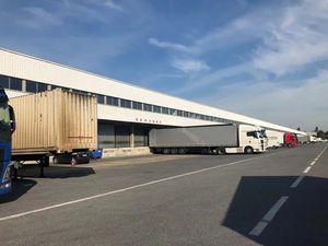 Entrepôts modulables 2 401 m² à louer en bail dérogatoire - Divisibles 316 m² - Accès A1/A