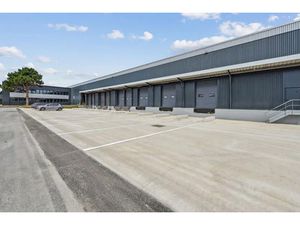 Entrepôt indépendant rénové 6 972 m² avec stockage extérieur - Goussainville  hub logistiq
