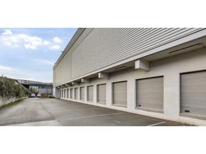 3 687 m² d'entrepôt à Saint-Denis - Connectivité routière express pour booster votre logis