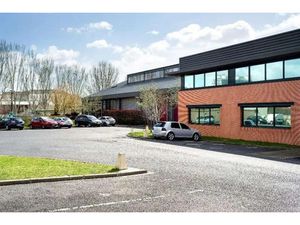 Saint-Denis - A louer 714 m² rénovés : activités/bureaux dans un site d'exception | Proche