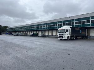 Entrepôts rénovés ICPE divisibles à louer dès 1 322 m² - Saint-Witz  hub logistique proche