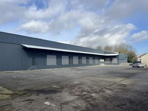 Entrepôt indépendant 5 505 m² à louer - Le Mesnil Amelot  accès rapide A1  A104  RER B  pr