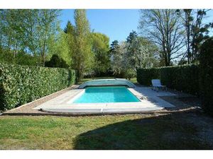 PROCHE DU CENTRE VILLE AVEC PARC ET PISCINE