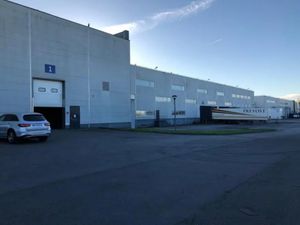 Entrepôt ICPE grande hauteur 3 961 m² sans bureaux - Opportunité locative à Marly-la-Ville