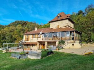 Propriété sur 4 ha en bordure du Lot  proche Figeac