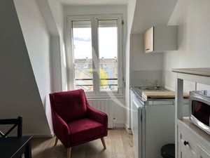 RUE ST JACQUES - T1 BIS MEUBLE - DISPONIBLE LE 05/01/26